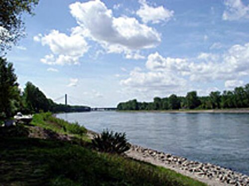 Рейнланд-Пфальц. Рейн вблизи Шпейера. От реки Рейн эта земля Германии и получила свое название. 