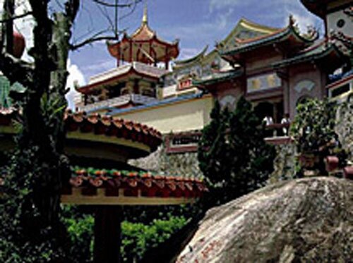 Пинанг. Джорджтаун. Один из самых прекраснейших буддистских храмов в Юго-Восточной Азии — Кек Лок Си. 