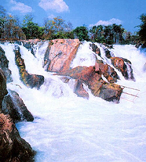Малайзия. Водопад Телага Туджух («Семь родников») на Лангкави. 